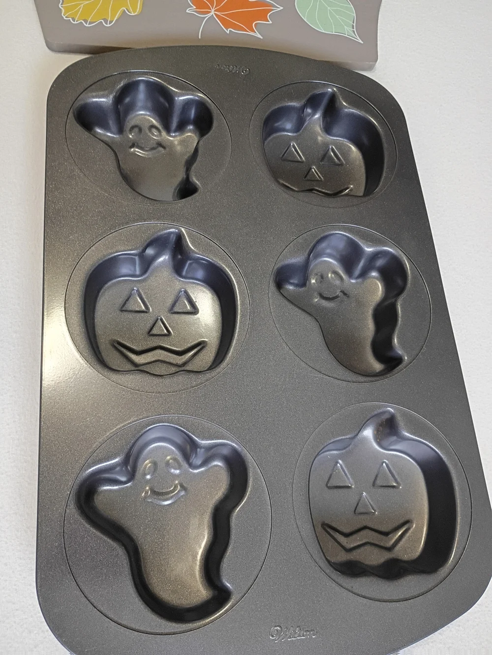 Wilton 6-Cavity Ghost Pumpkin Non-Stick Baking Pan Lot with Fall Welcome Sign